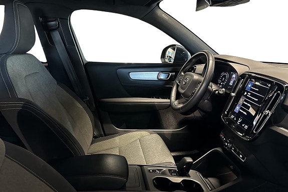 Volvo XC40 10 of 27