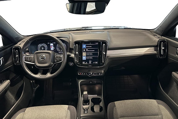 Volvo XC40 8 of 27