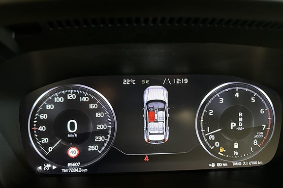 Volvo XC40 14 of 27