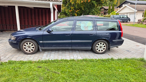 Volvo V70 2 of 6