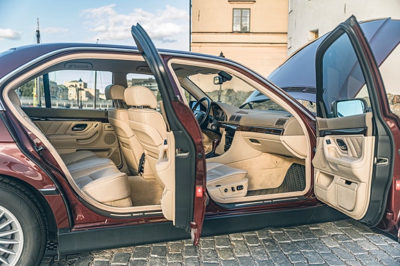 BMW 740i 6 of 10