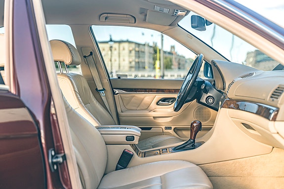BMW 740i 7 of 10