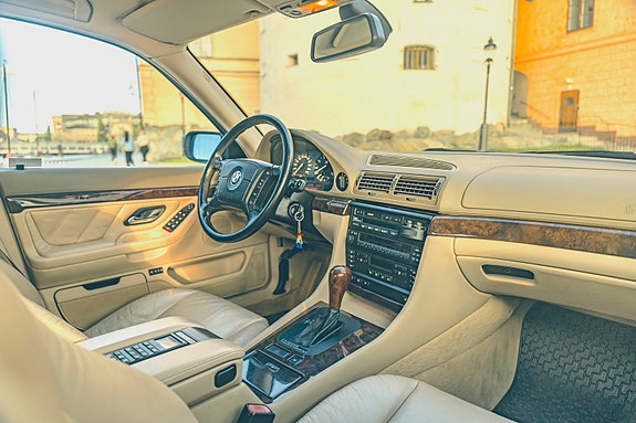 BMW 740i 8 of 10