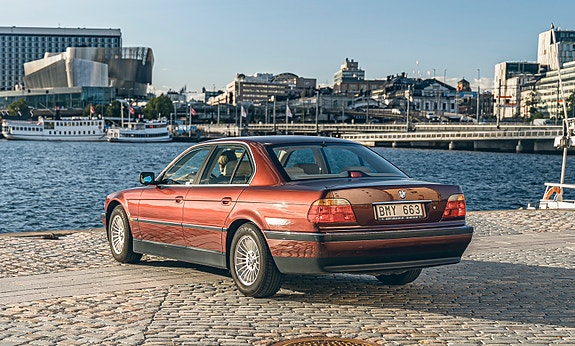 BMW 740i 5 of 10