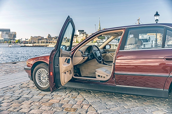 BMW 740i 4 of 10