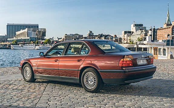 BMW 740i 10 of 10