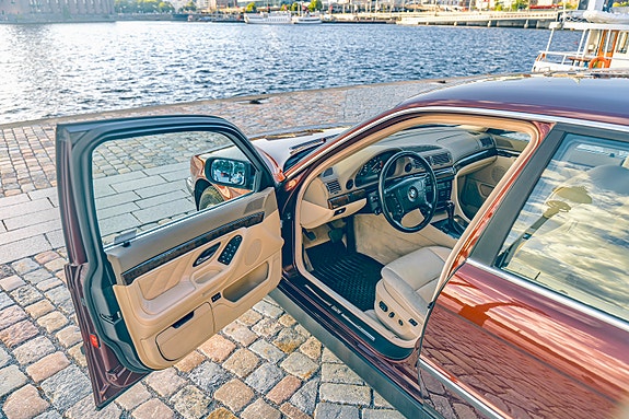 BMW 740i 3 of 10