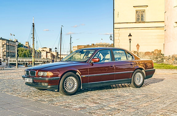 BMW 740i 2 of 10