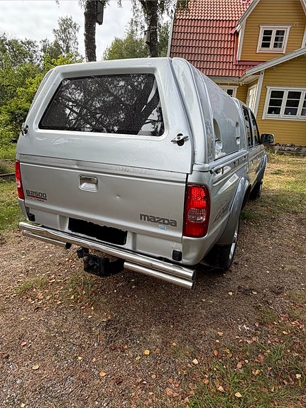 Mazda B2500 4 of 7