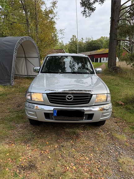 Mazda B2500 2 of 7