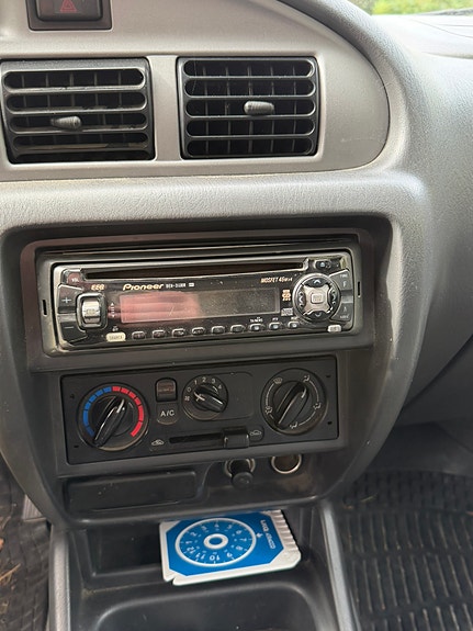Mazda B2500 7 of 7