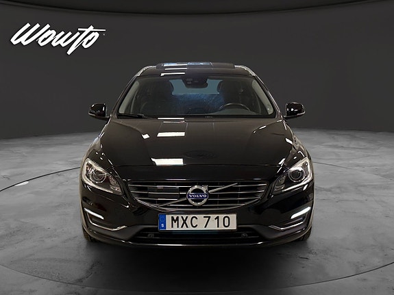 Volvo V60 2 of 18