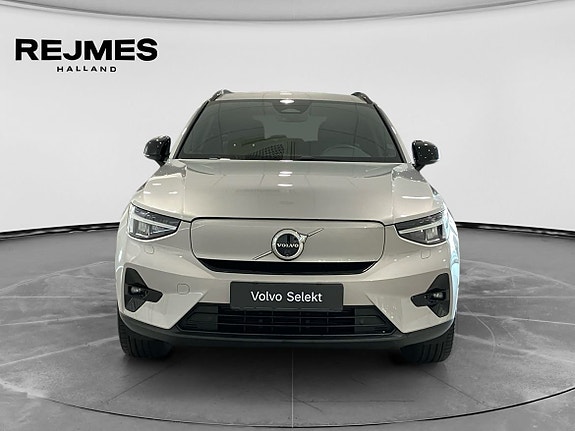 Volvo EX40 8 of 13