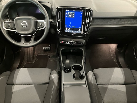 Volvo EX40 12 of 13
