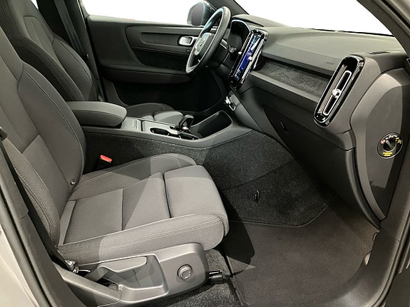 Volvo EX40 4 of 13