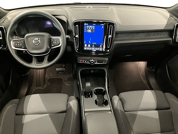 Volvo EX40 5 of 13