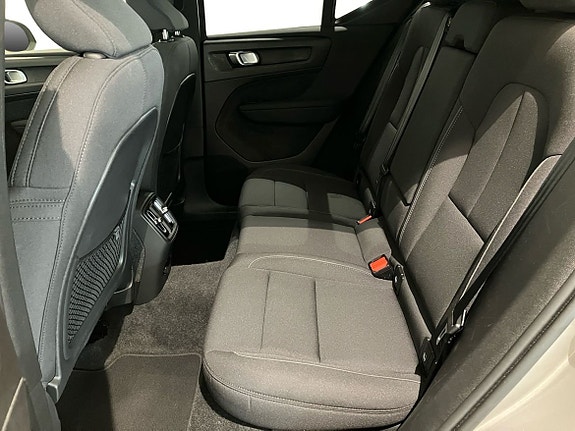 Volvo EX40 6 of 13