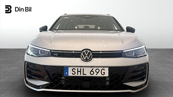 Volkswagen Passat 4 of 15