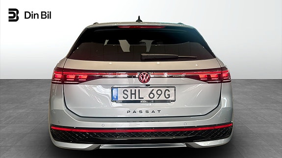 Volkswagen Passat 5 of 15
