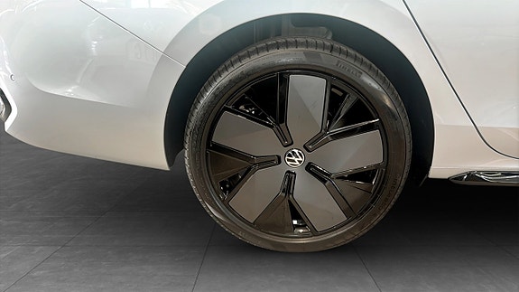 Volkswagen Passat 6 of 15
