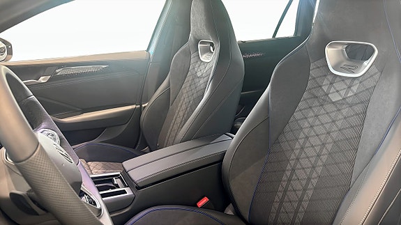 Volkswagen Passat 8 of 15
