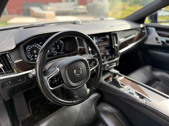 Volvo S90 2 of 9