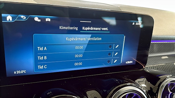 Mercedes-Benz GLB220 d 24 of 25