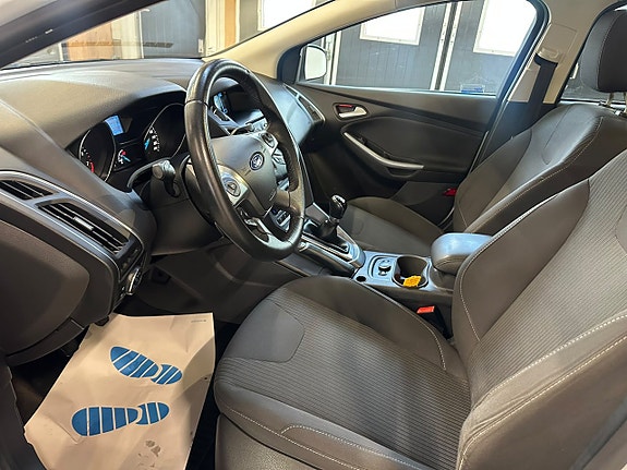 Ford Focus 12 of 22