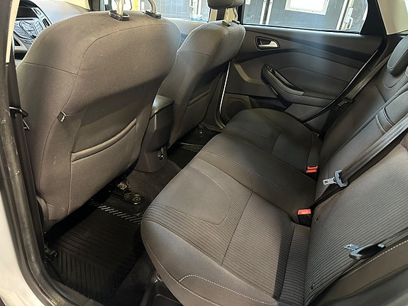 Ford Focus 13 of 22