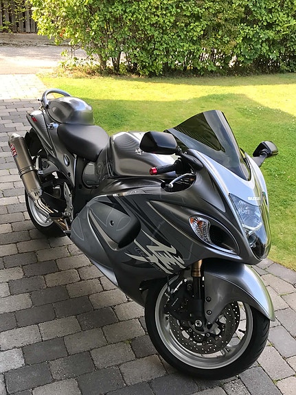Suzuki GSX1300R Hayabusa 2 of 3