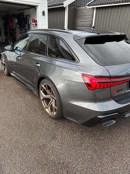 Audi RS6 2 of 11