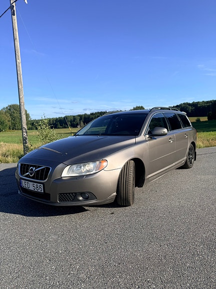 Volvo V70 4 of 11