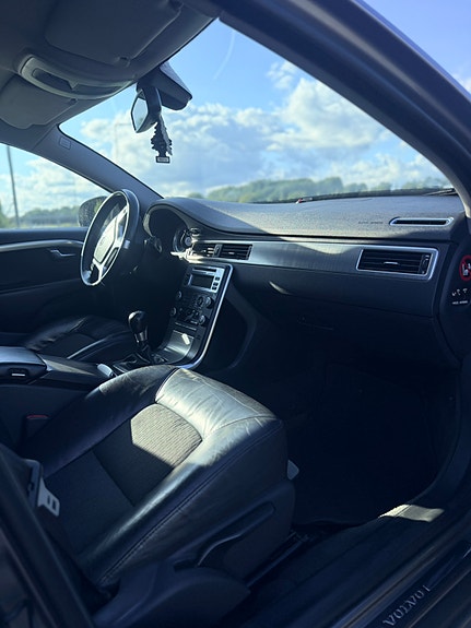 Volvo V70 8 of 11