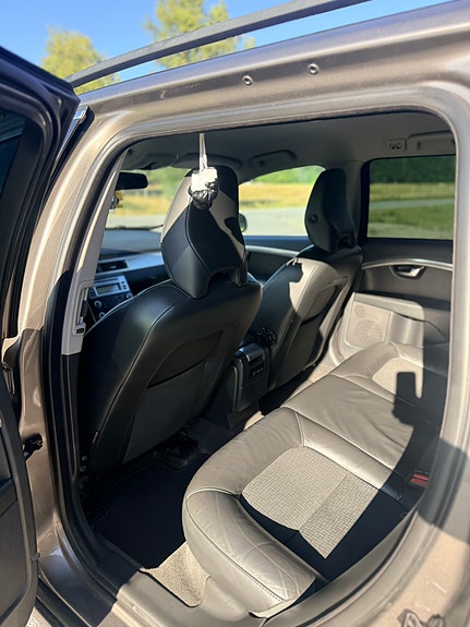 Volvo V70 7 of 11