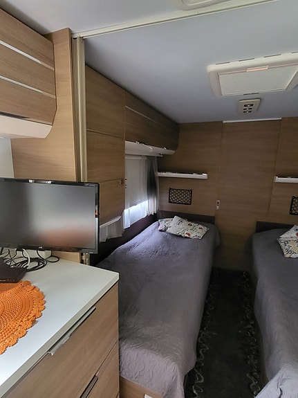 Adria 572 UT 3 of 6