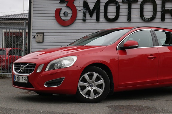 Volvo V60 2 of 14