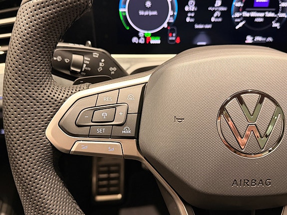 Volkswagen Passat 19 of 23