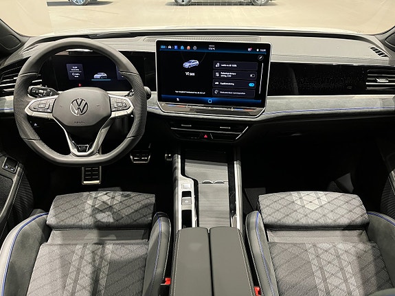 Volkswagen Passat 12 of 23