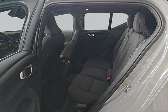 Volvo EX40 8 of 21