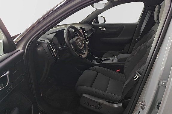 Volvo EX40 4 of 21
