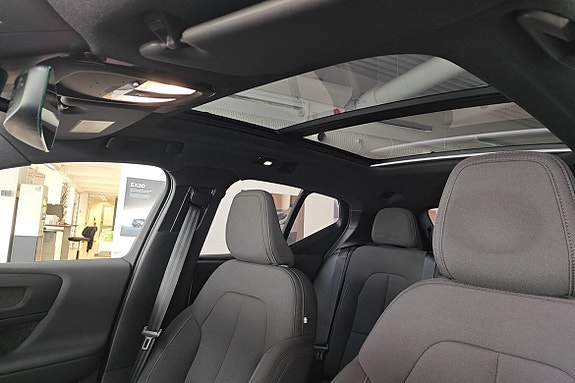 Volvo EX40 18 of 21