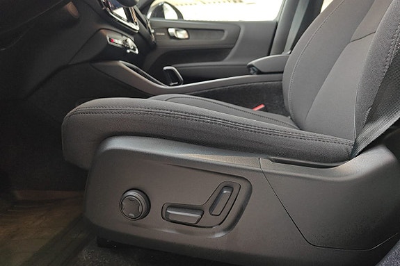 Volvo EX40 16 of 21