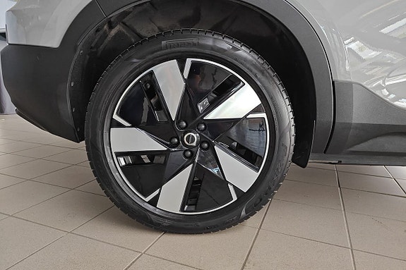 Volvo EX40 10 of 21