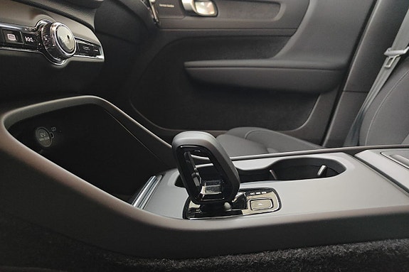 Volvo EX40 17 of 21