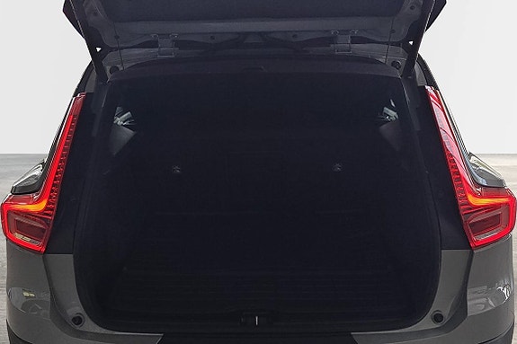 Volvo EX40 9 of 21