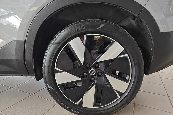 Volvo EX40 13 of 21