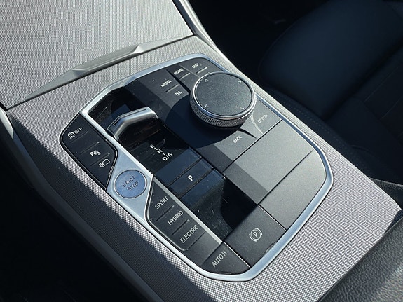 BMW 330e 17 of 20