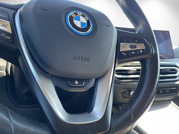 BMW 330e 15 of 20