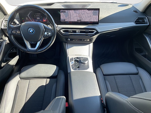 BMW 330e 13 of 20
