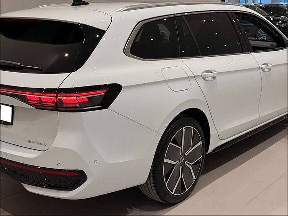 Volkswagen Passat 7 of 23